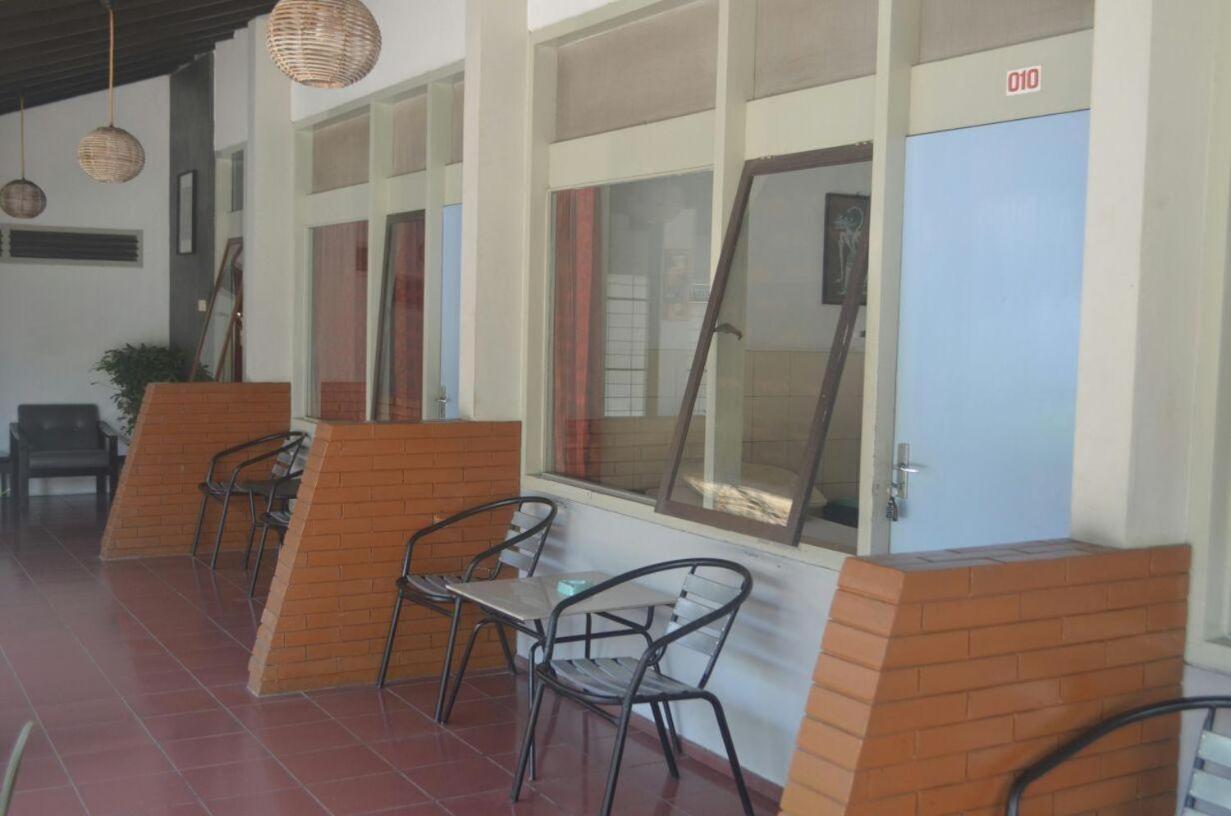 Hotel Aneka Baru Слеман Екстериор снимка